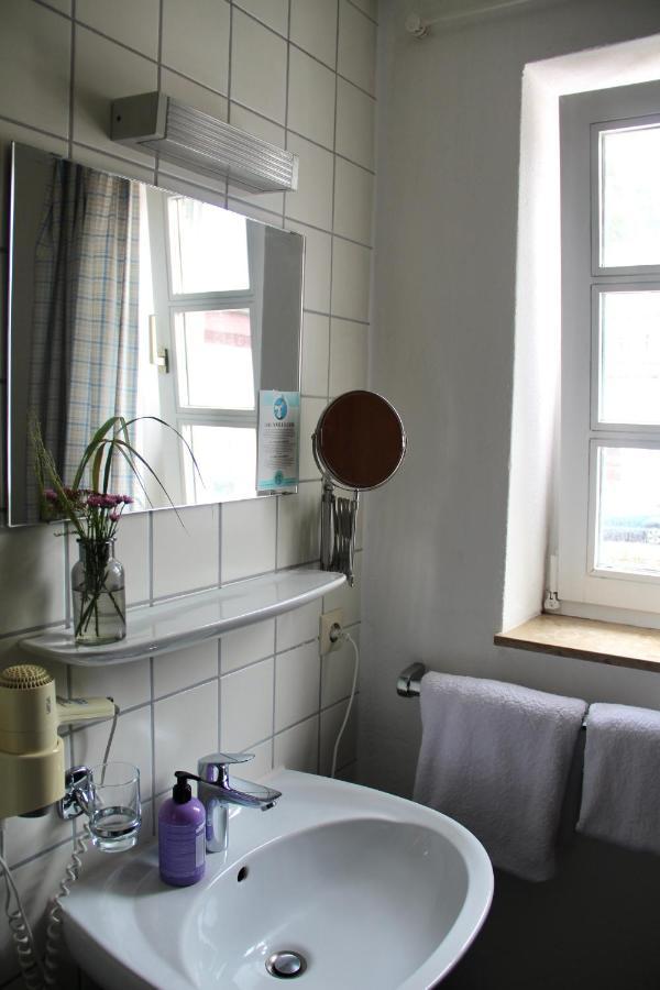 Schildwirtschaft Zum Rothen Ochsen Hotel Laupheim Bagian luar foto