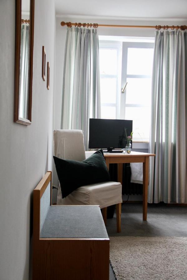 Schildwirtschaft Zum Rothen Ochsen Hotel Laupheim Bagian luar foto